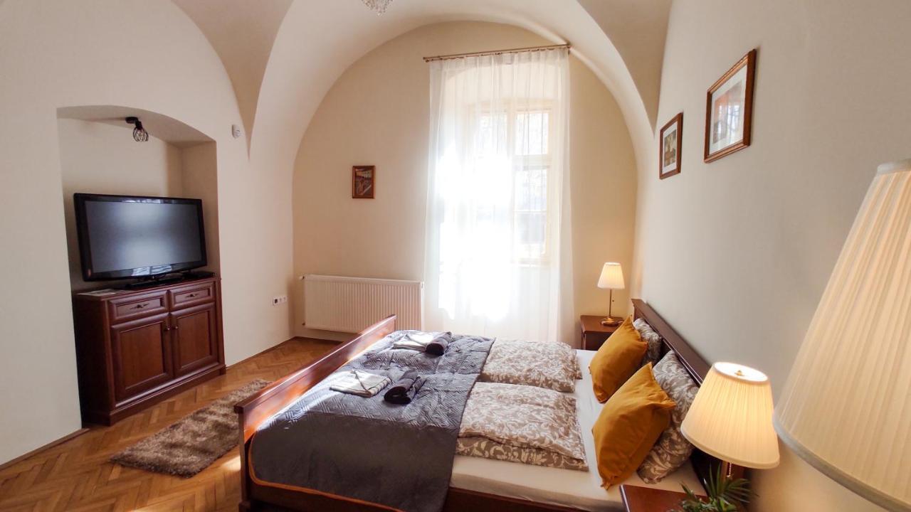 Theatroom Apartman Эгер Экстерьер фото